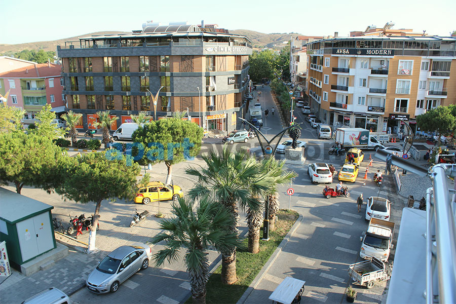 Demet Apart