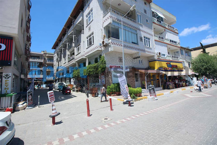 Demet Apart